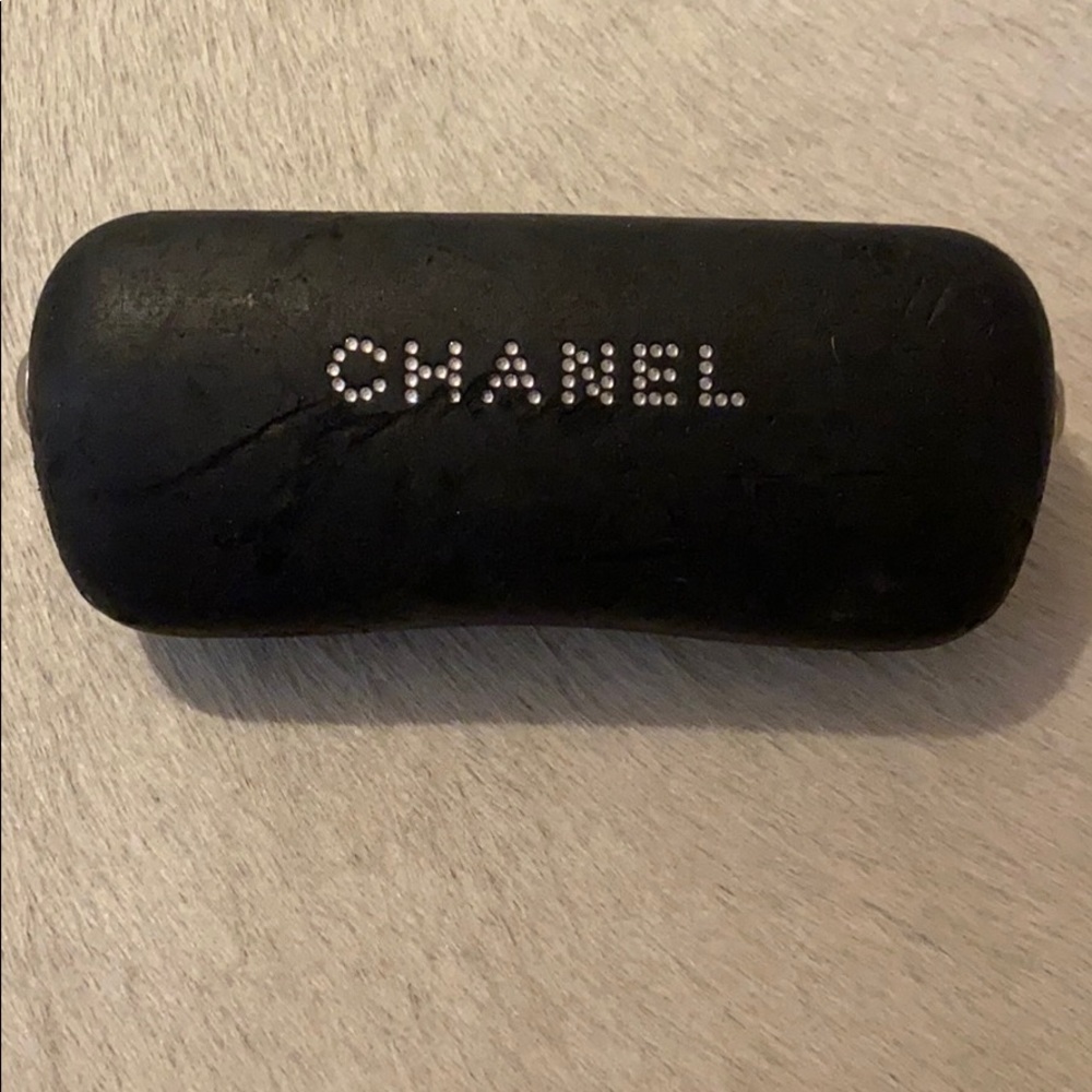 💯authentic Chanel Swarovski crystal case